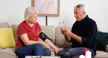 Високиот крвен притисок може да го забрза стареењето на коските