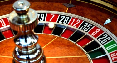 АЛБАНСКАТА ВЛАДА СЕ ПИШМАНИ И ГИ ВРАЌА ИГРИТЕ НА СРЕЌА