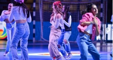 Сенида се заинтересира за танцот на ЕХФ Еуро во Скопје