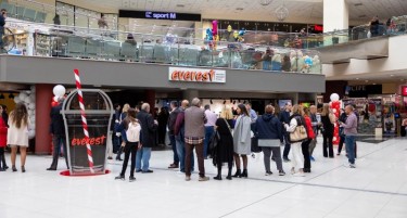 Популарниот ресторан за брза храна „Еверест“ отвори модерен локал во Веро центар