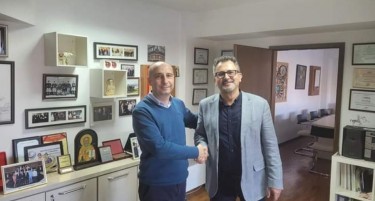 Пакомак донираше 200 канти за отпад во Општина Берово