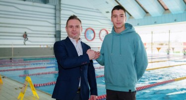 Младиот национален рекордер во пливање,  Димитар Бошнаков поддржан во кампањата „Вложуваме во млади таленти“