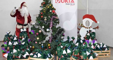 Новогодишни пакетчиња од ОКТА за децата од соседните основни училишта