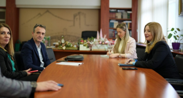 ЗНМ на состанок со градоначалничката Арсовска за да и објасни дека треба да комуницира со јавноста