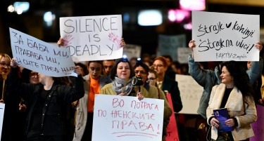 ФАКТОР НА ДЕНОТ: Се одбележува 8-ми Март, жените излегоа на марш