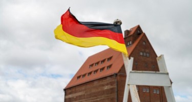 Полицијата уапси две жени кои мамеле граѓани ветувајќи им визи за Германија
