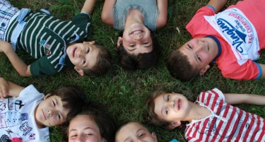 Корисниците на вендинг машините на Пакомак отсега ќе можат да донираат „зелени поени“ за поддршка на СОС Детско село