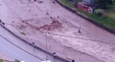 (ФОТО+ВИДЕО)  Крива Река во Крива Паланка има висок водостој, можни се излевања