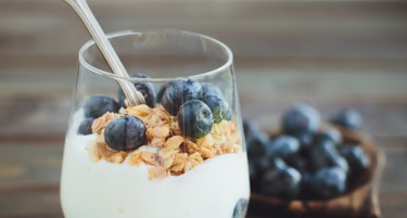 Во летните месеци препорачуваме: јогурт со пробиотици како сојузник за подобра дигестивна рамнотежа