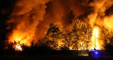 ГОРИ ВО КАРПОШ: Пожарникарите се борат со огнот на депонијата кај СЦ Борис Трајковски