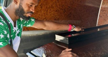 СЕ ЖАЛАТ НА НЕЕФИКАСНА БИРОКРАТИЈА И КОРУПЦИЈА: Телото на мигрантката Фатма тргна за Сиера Леоне, сопругот останува да се бори за правдата