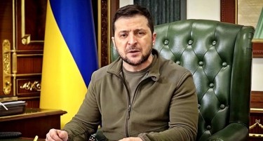 „ВО УКРАИНА РАСТЕ ОЧАЈОТ И ЗАМОРОТ ПОРАДИ КОНФЛИКТОТ“: Паѓа рејтингот на Зеленски, пишува Блумберг