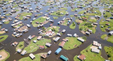 (ВИДЕО) СЕЛО НА ВОДА: Ова е најголемото пловечко место во Африка