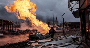 Погодена бензинска станица во руски напад во Харков, по што се запалиле 14 згради