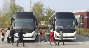 СТО ТУРИСТИ ЈА ПОСЕТИЛЕ СЕВЕРНА КОРЕЈА: Ги споделија своите впечатоци