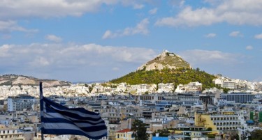 ТУРИСТИ ОД МАКЕДОНИЈА И СРБИЈА НАВАЛИЈА ВО СОЛУН: Граѓаните го искористија убавото време за прошетка во Грција