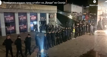 Полициски кордон пред штабот на „Вреди“ кај Скендербег, се собираат поддржувачи на ДУИ - 360 степени објави видео