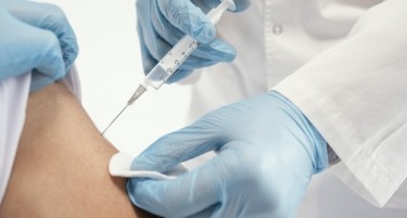 „АстраЗенека“ призна дека нејзината вакцина против Ковид-19 може да предизвика несакани ефекти
