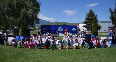 Посета во Бимилк: 200 деца од градинката „Пролет“ го научија патот на млекото