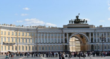 РУСКИОТ ТУРИЗАМ ДОЖИВЕА ПРЕСВРТ, КИНЕЗИ И АРАПИ ПРТЕСТОЈУВААТ ВО ЛУКСУЗНИ ХОТЕЛИ: Туристите од Западот ги нема