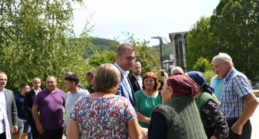 АПЕЛИРА ДО ТРГОВЦИТЕ МАКСИМАЛНО ДА ГИ НАМАЛАТ ЦЕНИТЕ, АМА ПАЗАРОТ Е ТОЈ ШТО ГИ ДИКТИРА ЦЕНИТЕ - премиерот смета дека инфлацијата се намалува