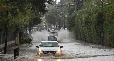 (ВИДЕО) ДЕЛОВИ ОД ГРЦИЈА ПОД ВОДА: Бура ја зафати Атина