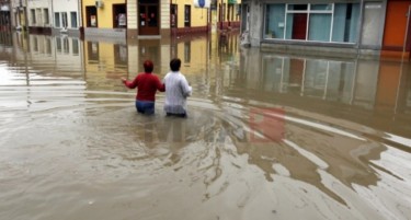 ВРЕМЕНСКА КАТАСТРОФА: Невремето направи хаос во Романија, има и загинати