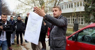 Градоначалникот на Бања Лука во проблем со опозиционерите: Точат гориво и прават сообраќаен хаос