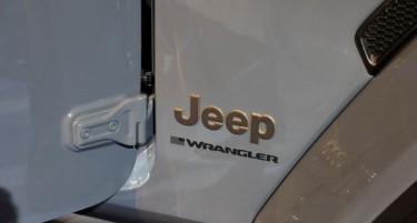 ПОРАДИ ОПАСНОСТ ОД ПОЖАР - компанијата „Stellantis“ повлекува 194.000 Jeep plug-in хибриди