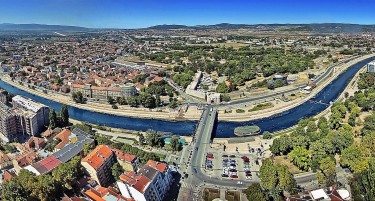 ПАНИКА ВО СРПСКО УЧИЛИШТЕ: Ученик донел пиштол