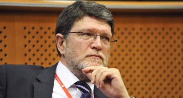 ПИЦУЛА ДО СРПСКИТЕ ВЛАСТИ: Кластерите не се отвораат со тупаници