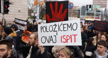ПОЛНОЌТА ЌЕ БИДЕ „ЦЕНТАР НА ЖАЛОСТ“ – НЕМА ШТО ДА СЛАВИМЕ: Порака од студентите во Нови Сад
