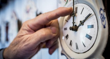 Летното сметање на времето завршува в недела, стрелките се поместуваат