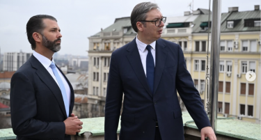 ВУЧИЌ СЕ ПОФАЛИ: Објави со каков специјалитет го пречекал синот на Трамп