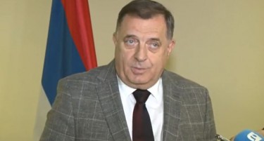 „НА СРБИЈА И Е ПОТРЕБЕН ЗДРАВ И ВО ПОЛН КАПАЦИТЕТ“: Додик по телефонскиот разговор со Вучиќ