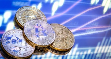 Биткоинот за првпат над 120 илјади долари