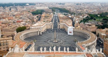 НА ВАТИКАН МУ СЕ ЗАКАНУВА ФИНАНСИСКИ КОЛАПС: Новиот папа ќе мора да се справи со економски проблеми