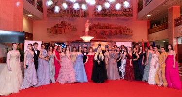 ЕЛЕНА ЛУКА со својот гламур и раскош повторно го освои Виенскиот бал