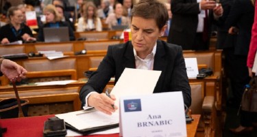 (ВИДЕО) АНА БРНАБИЌ ЗБОРУВА НА АНГЛИСКИ: Граѓаните се пошегуваа на нејзина сметка