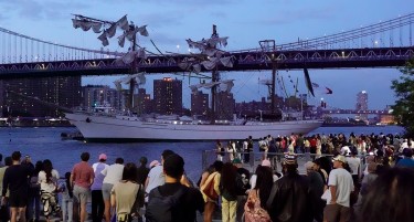 Мексикански едреник удри во бруклинскиот мост, двајца починати