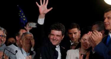 ГОЛЕМ ПРЕСВРТ ВО РОМАНИЈА - проевропскиот градоначалник во третиот круг е избран за нов претседател, најмасовна излезенот на изборите