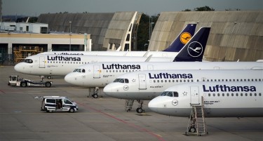 Авион на Луфтханза летал без пилот 10 минути откако копилотот се онесвестил
