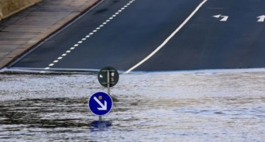 (ВИДЕО) ЛУЃЕТО ЌЕ ОСТАНАТ БЕЗ ЛЕБ: Поплава му се заканува на романски рудник за сол
