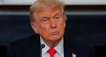 ТРАМП ЗА ИРАНСКИОТ ЛИДЕР: Го спасив од многу грда и срамна смрт