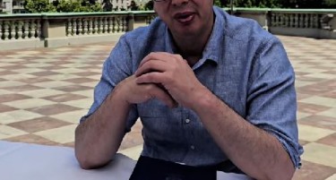 ВУЧИЌ СЕ СЛИКАШЕ СО ЈАГОДИ И ЦРЕШИ: Кого кани на дијалог?