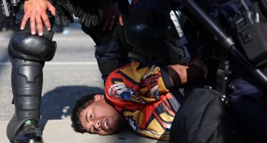 ВОВЕДЕН ПОЛИЦИСКИ ЧАС ВО ЛОС АНЏЕЛЕС: Полицијата го „чисти“ центарот - Трамп: „Нè напаѓаат надворешни непријатели!“