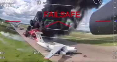 (ВИДЕО) УПОТРЕБИЛЕ ДУРИ 117 ДРОНОВИ: Украина објави уште едно видео од историскиот напад во Русија