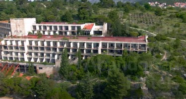 СИНГАПУРСКИ МИЛИЈАРДЕР ЈА РУШИ ВИЛАТА НА ТИТО: Ќе никне најлуксузен комплекс на Јадранот