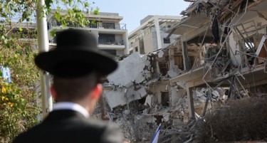 РЕКЕТИРАНА ЗГРАДАТА ВО КОЈА ЖИВЕЕ ХРВАТСКИОТ КОНЗУЛ, ТОЈ И СОПРУГАТА СЕ ПОВРЕДЕНИ: Иран ги засилува нападите на Тел Авив