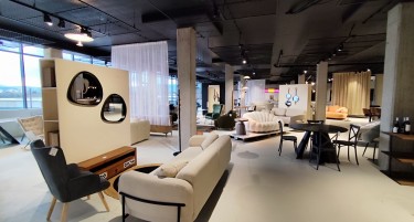 Смарт Ливинг групацијата неодамна во друштво на соработници и клиенти, свечено го отвори новиот салон во Злокуќани, кој ќе ги обедини љубителите на добриот дизајн и мебел